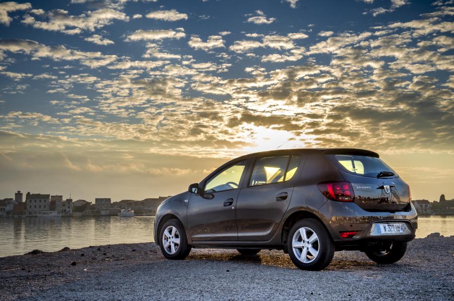  Dacia Sandero 2016 года  (фото 27 из 32)